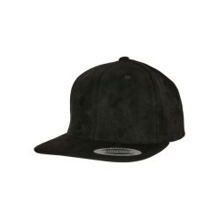 Zamszowa czapka snapback Flexfit. Czarne czapki z daszkiem damskie FLEXFIT, bez wzorów, ze skóry. Za 156.00 zł.