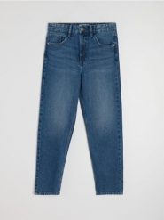 Klasyczne jeansy mom fit - granatowy. Niebieskie jeansy damskie Sinsay. Za 59.99 zł.