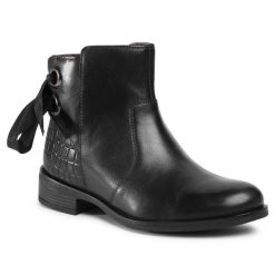 Botki Lasocki. Czarne botki damskie Lasocki, bez obcasa, na płaskiej podeszwie, bez zapięcia. Za 102.99 zł.