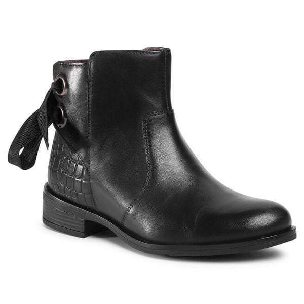 Botki Lasocki. Czarne botki damskie Lasocki, bez obcasa, na płaskiej podeszwie, bez zapięcia. Za 102.99 zł.