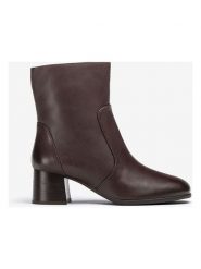 Unisa Skórzane botki w kolorze brązowym rozmiar: 39. Brązowe botki damskie Unisa, eleganckie, bez obcasa, bez zapięcia. Za 252.94 zł.