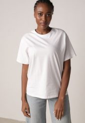 Biały T-shirt z Bawełny Typu Oversize Nedika. Białe t-shirty damskie Born2be, m, bez wzorów, z bawełny, bez kołnierzyka. Za 39.99 zł.