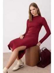 Trendyol Sukienka w kolorze czerwonym rozmiar: XS. Czerwone sukienki damskie Trendyol, bez wzorów, bez ramiączek. Za 43.99 zł.