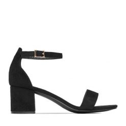 Sandały JENNY. Czarne sandały damskie Jenny, bez wzorów, bez obcasa, na słupku, bez zapięcia. Za 119.99 zł.