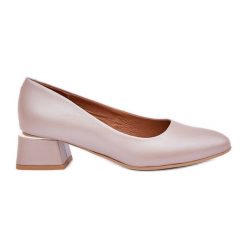 Lewski Shoes Skórzane Czółenka Lewski 3118 Ciemnobeżowe beżowy. Brązowe czółenka damskie bez wzorów, ze skóry, bez obcasa, na obcasie. Za 410.13 zł.