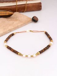 Charlize Pozłacany naszyjnik z tygrysim okiem i perłami - dł. 50 cm rozmiar: onesize. Białe naszyjniki damskie Charlize, z perłą, pozłacane. Za 130.50 zł.