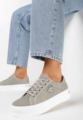 Szare Sneakersy ze Skóry na Grubej Podeszwie z Metaliczną Ozdobą Orlianse. Szare obuwie sportowe damskie Born2be, ze skóry, bez zapięcia. Za 149.99 zł.