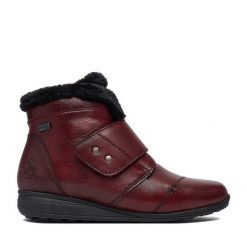 Botki Rieker. Czerwone botki damskie Rieker, bez obcasa, na płaskiej podeszwie, bez zapięcia. Za 439.99 zł.