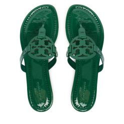 Japonki Tory Burch. Brązowe klapki damskie Tory Burch, bez wzorów, bez obcasa, bez zapięcia. Za 1,149.00 zł.