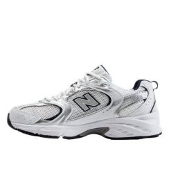 Buty do chodzenia damskie New Balance 530. Niebieskie obuwie sportowe damskie New Balance, z gumy, bez zapięcia, do biegania. Za 567.00 zł.