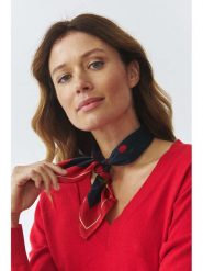 TATUUM Jedwabna chusta "Sili" w kolorze czerwono-granatowym rozmiar: onesize. Czerwone chusty damskie TATUUM, bez wzorów, z jedwabiu. Za 152.98 zł.