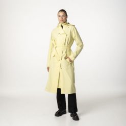 Damska kurtka przeciwdeszczowa rowerowa Trench Coat długa złota. Żółte kurtki damskie AGU, l, bez wzorów, z materiału, bez kaptura. Za 824.05 zł.