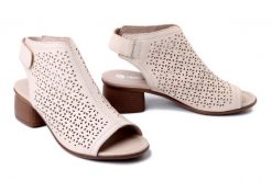 RIEKER REMONTE R8777-60 beige, sandały damskie. Brązowe sandały damskie Rieker Remonte, bez wzorów, bez obcasa, bez zapięcia. Za 379.90 zł.