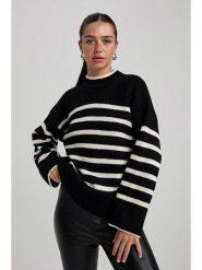 DeFacto Sweter w kolorze czarno-białym rozmiar: S. Czarne swetry klasyczne damskie DeFacto, s, ze splotem, bez kołnierzyka. Za 130.99 zł.