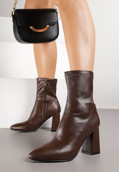 Ciemnobrązowe Botki Vices na Obcasie Typu Słupek ze Szpiczastym Noskiem Morenne. Brązowe botki damskie Renee, z jeansu, ze szpiczastym noskiem, bez obcasa, na obcasie, bez zapięcia. Za 109.99 zł.