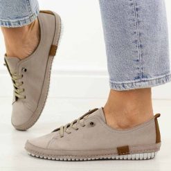 Beżowe skórzane półbuty damskie T.Sokolski 2948. Brązowe półbuty damskie Sokolski, na jesień, bez wzorów, z jeansu, z okrągłym noskiem, bez obcasa, na płaskiej podeszwie, bez zapięcia. Za 299.00 zł.