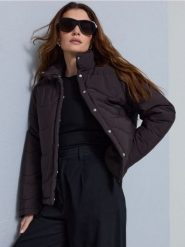 Pikowana kurtka puffer ze stójką - brązowy. Brązowe kurtki damskie Sinsay, l, bez wzorów, bez kaptura. Za 69.99 zł.