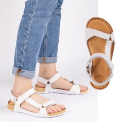 Olivier Sandały damskie barefoot-friendly – skórzane, szerokie, lekkie białe. Białe sandały damskie bez wzorów, bez obcasa, bez zapięcia. Za 367.89 zł.