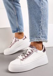 Biało-Różowe Sneakersy z Metaliczną Ozdobą z Cyrkoniami przy Sznurówkach Awenttes. Białe obuwie sportowe damskie Born2be, bez zapięcia. Za 89.99 zł.