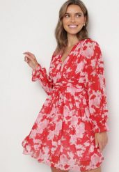 Czerwona Sukienka Rozkloszowana w Kwiaty Aclia. Czerwone sukienki damskie Born2be, bez wzorów, bez ramiączek. W wyprzedaży za 118.99 zł.