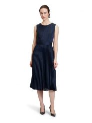 BETTY & CO Sukienka w kolorze granatowym rozmiar: 38. Niebieskie sukienki damskie Betty & Co, bez wzorów, bez ramiączek. Za 100.52 zł.