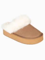 Gooce Wełniane kapcie "Emeline" w kolorze jasnobrązowym rozmiar: 40. Brązowe kapcie damskie Gooce, ze skóry. Za 195.99 zł.