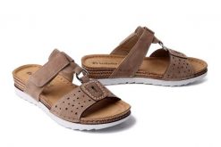 Inblu OF-35 048 jasny brąz, klapki damskie. Brązowe klapki damskie Inblu, bez wzorów, bez obcasa, na koturnie, bez zapięcia. Za 95.99 zł.
