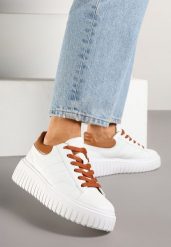 Biało-Brązowe Sneakersy na Grubej Tłoczonej Podeszwie Zdivila. Białe obuwie sportowe damskie Born2be, z jeansu, bez zapięcia. Za 89.99 zł.