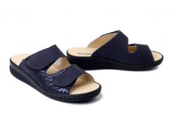 DR. BRINKMANN 700721-05 blau, klapki damskie. Niebieskie klapki damskie Dr. Brinkmann, bez wzorów, ze skóry, bez obcasa, bez zapięcia. Za 246.42 zł.