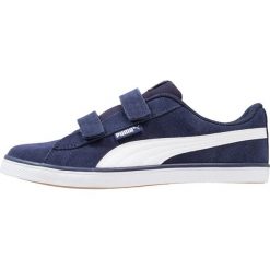 Puma URBAN PLUS SD V PS Tenisówki i Trampki peacoat/white. Niebieskie buty sportowe dziewczęce Puma, z materiału. Za 169.00 zł.