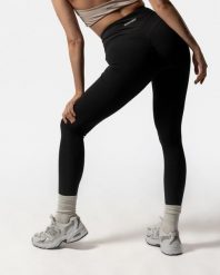 Damskie legginsy modelujące z wysokim stanem na fitness – czarny. Czarne legginsy damskie AESTHETIC WOLF, l, bez wzorów, z dzianiny. Za 269.99 zł.