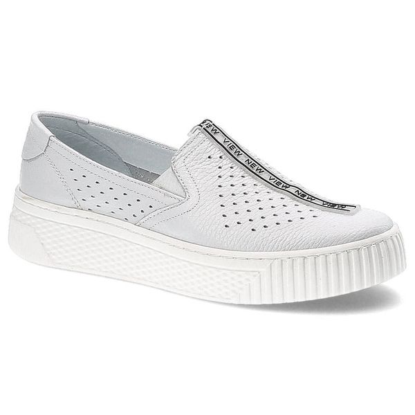 Półbuty damskie Pollonus, na platformie wykonane z miękkiej skóry z delikatną fakturą, białe, 5-1371-001. Białe półbuty damskie Pollonus, bez wzorów, ze skóry, bez obcasa, na platformie, bez zapięcia. Za 179.00 zł.