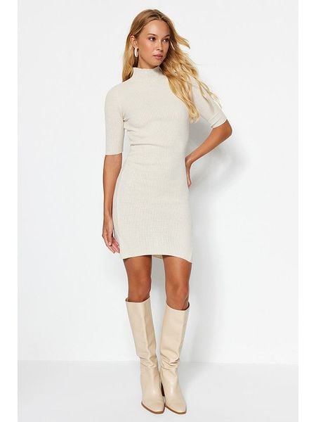 Trendyol Sukienka w kolorze kremowym rozmiar: M. Brązowe sukienki damskie Trendyol, bez wzorów, prążkowane, bez ramiączek. Za 52.99 zł.