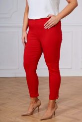 Czerwone spodnie chinosy Nina z zamkami 7/8 PLUS SIZE XXL WIOSNA. Czerwone spodnie materiałowe damskie Nasi partnerzy, bez wzorów, z elastanu, krótkie. Za 159.90 zł.