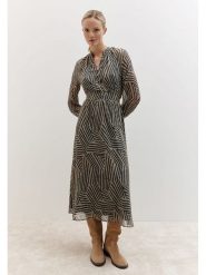 More & More Sukienka w kolorze czarnym rozmiar: 46. Brązowe sukienki damskie More & More, bez wzorów, bez ramiączek. Za 292.89 zł.