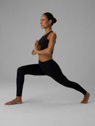 4F Legginsy do jogi szybkoschnące damskie - czarne M. Czarne legginsy damskie 4F, l, bez wzorów, z materiału, z podwyższonym stanem, na fitness i siłownię. Za 149.99 zł.