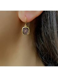 Les Petites Précieuses Pozłacane kolczyki z kwarcem rozmiar: onesize. Żółte kolczyki damskie Les Petites Précieuses, z kwarcem, pozłacane, z zapięciem typu bigiel. Za 124.95 zł.