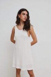 Sukienka na wywiniętych ramiączkach w kolorze SOFT WHITE - ASTRA-XS/S. Białe sukienki damskie Marsala, bez wzorów, z bawełny, casualowe, bez ramiączek. Za 269.90 zł.