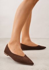 Brązowe Balerinki z Imitacji Zamszu ze Szpiczastym Noskiem Melikel. Brązowe balerinki damskie Renee, bez wzorów, z satyny, ze szpiczastym noskiem. Za 89.99 zł.