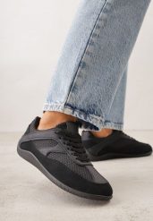 Czarne Sneakersy Ozdobione Geometrycznym Motywem Lamemisia. Czarne obuwie sportowe damskie Born2be, bez zapięcia. Za 99.99 zł.