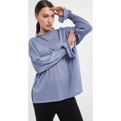 Sweter kaszmirowy WOLFORD. Swetry klasyczne damskie Wolford, m, z kaszmiru, bez kołnierzyka. W wyprzedaży za 1,303.47 zł.
