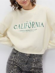 Bluza oversize z nadrukiem - kremowy. Białe bluzy damskie Reserved, l, bez wzorów, z bawełny, bez kaptura. W wyprzedaży za 49.99 zł.