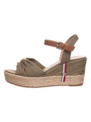 Tom Tailor Sandały w kolorze khaki na koturnie rozmiar: 40. Brązowe sandały damskie Tom Tailor, bez wzorów, bez obcasa, na koturnie, bez zapięcia. Za 78.66 zł.