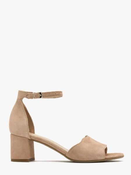 Beżowe sandały z ozdobną cholewką. Brązowe sandały damskie Ryłko, bez wzorów, z gumy, bez obcasa, na obcasie, bez zapięcia. W wyprzedaży za 279.99 zł.