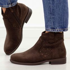 Brązowe zamszowe ażurowe botki damskie S.Barski 8019. Brązowe botki damskie S.BARSKI, na jesień, z jeansu, eleganckie, z okrągłym noskiem, bez obcasa, na obcasie, bez zapięcia. Za 229.00 zł.