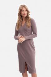 Bawełniana sukienka dzianinowa ołówkowa z dekoltem V kakao. Sukienki damskie Bewear, bez wzorów, z bawełny, biznesowe, bez ramiączek. Za 269.00 zł.