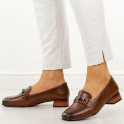 Brązowe skórzane półbuty damskie na obcasie Vinceza 39978. Brązowe czółenka damskie VINCEZA, z aplikacjami, z jeansu, bez obcasa, na obcasie. Za 219.00 zł.