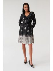 TATUUM Sukienka w kolorze czarnym rozmiar: 46. Czarne sukienki damskie TATUUM, bez wzorów, z wiskozy, bez ramiączek. Za 165.71 zł.