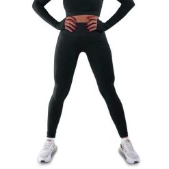 Techniczne legginsy z efektem push-up i idealną sylwetką. Czarne legginsy damskie R-EVENGE, m, bez wzorów, z elastanu. Za 195.88 zł.