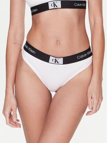 Calvin Klein Underwear Stringi 000QF7221E Biały. Białe stringi Calvin Klein Underwear, bez wzorów, z bawełny. Za 59.99 zł.